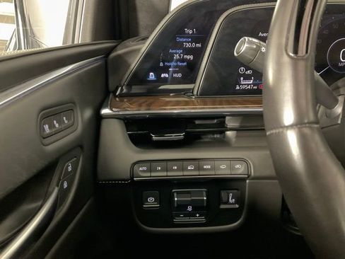 Certified 2023 Cadillac Escalade ESV Premium Luxury Platinum AWD/4WD image 17