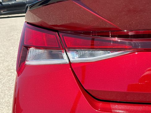 Used 2025 Hyundai Elantra Sport image 11