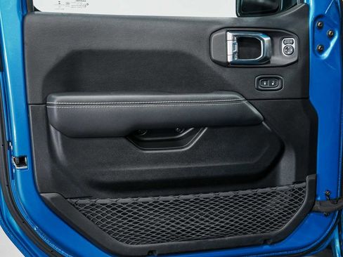 Used 2022 Jeep Wrangler Unlimited Sahara w/ Cold Weather Group image 11