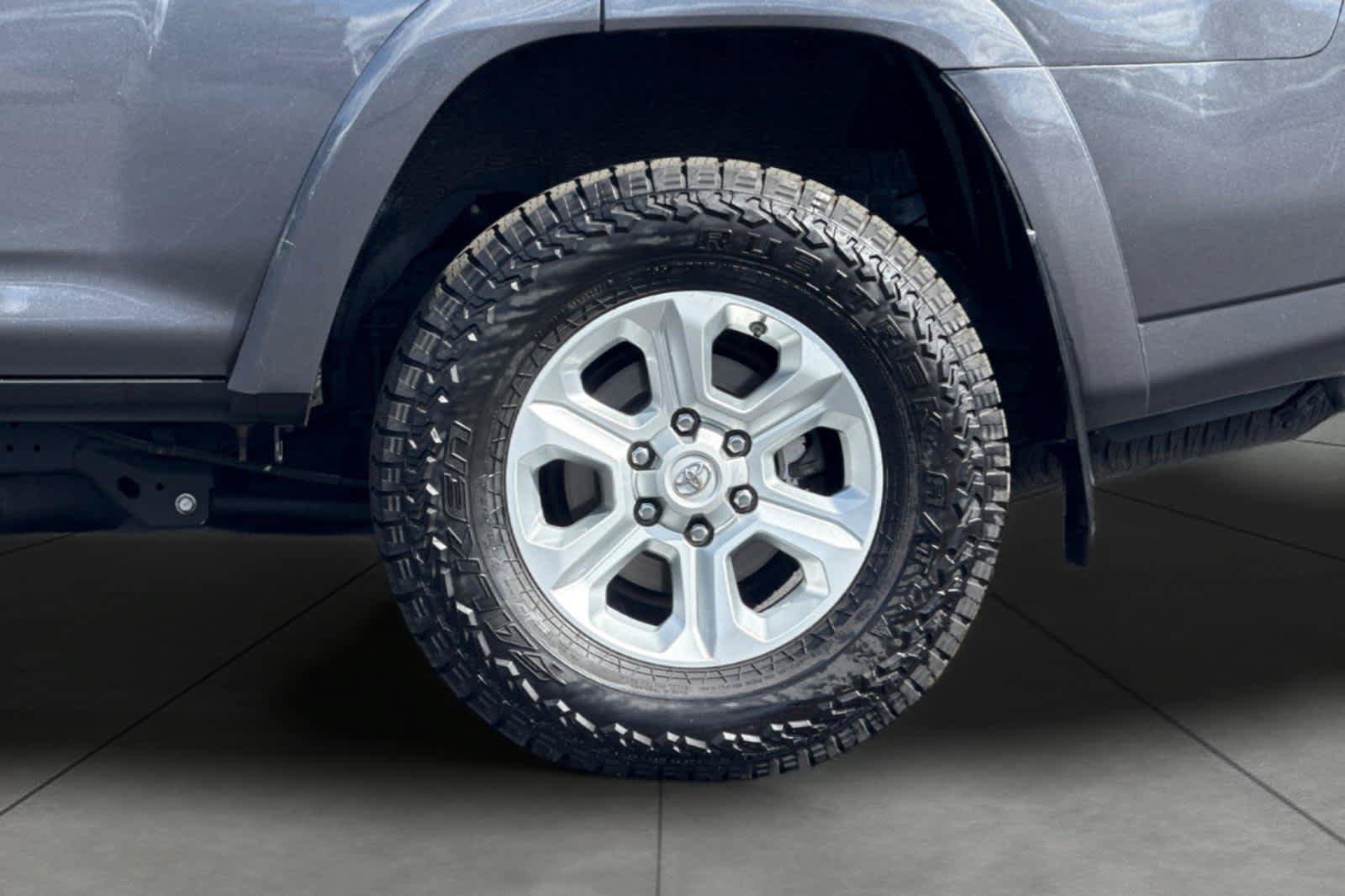 Used 2018 Toyota 4Runner SR5 Premium AWD/4WD image 11