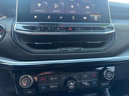 Used 2025 Jeep Compass Trailhawk image 32