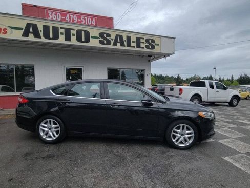 Used 2015 Ford Fusion SE FWD image 2