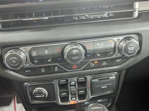 New 2026 Jeep Gladiator Sport AWD/4WD image 22