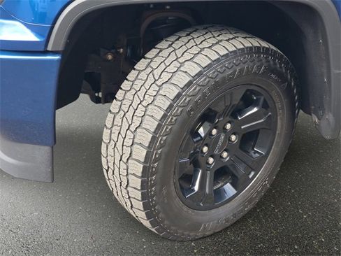 Used 2018 GMC Sierra 1500 SLT w/ All Terrain X Package image 32