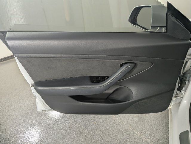 Used 2020 Tesla Model 3 Standard Range Plus RWD image 9