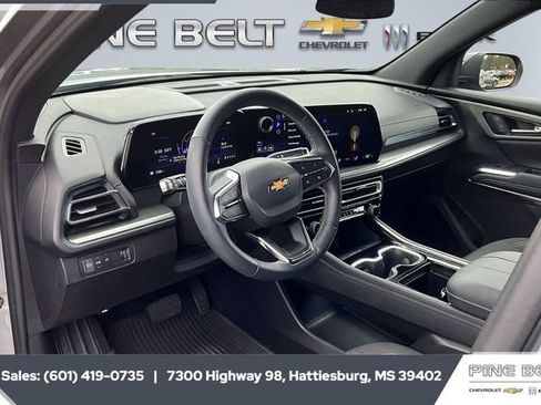 Used 2024 Chevrolet Traverse LT image 12