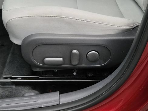 Used 2025 Hyundai Kona SEL FWD image 25