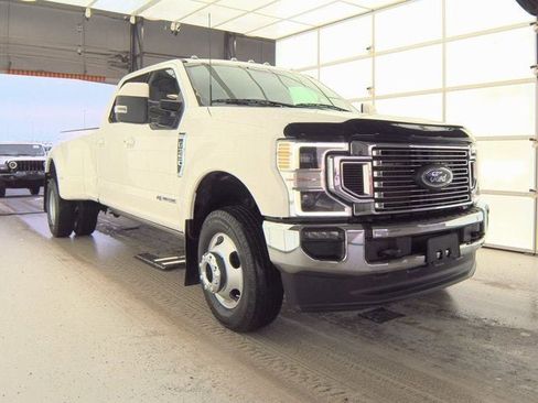 Used 2022 Ford F350 Lariat w/ Lariat Ultimate Package image 3