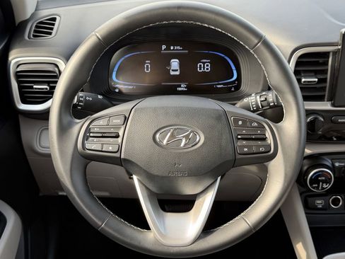 Used 2025 Hyundai Venue SEL FWD image 14