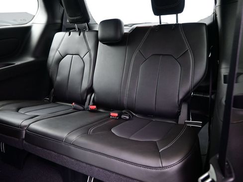 New 2027 Chrysler Pacifica Select AWD/4WD image 14