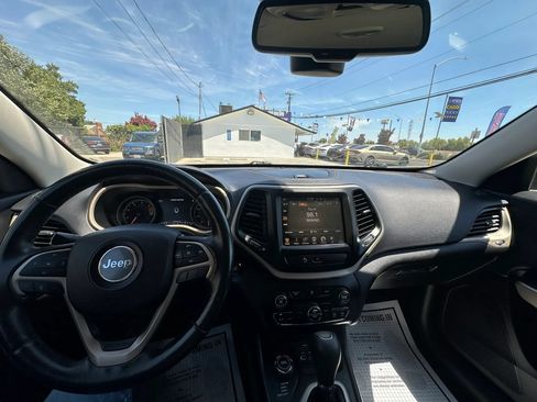 Used 2018 Jeep Cherokee Limited AWD/4WD image 23