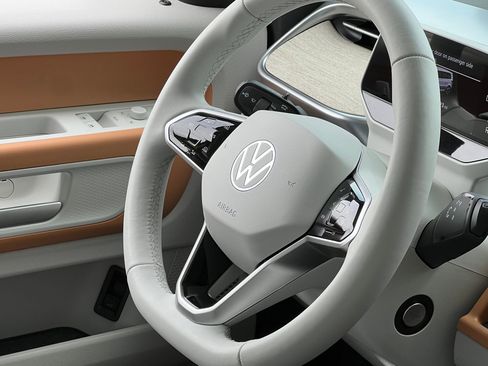 Used 2025 Volkswagen ID. Buzz 1st Edition AWD/4WD image 39