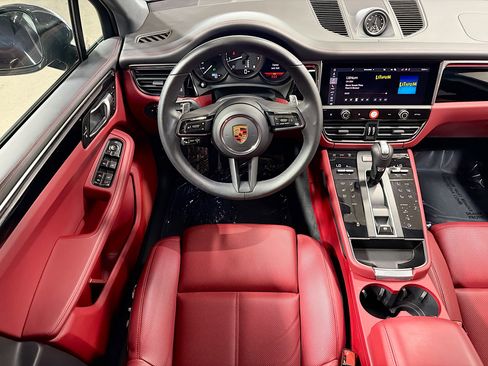 Certified 2026 Porsche Macan AWD/4WD image 17