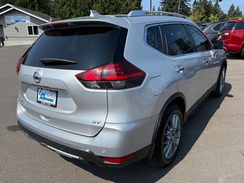 Used 2019 Nissan Rogue SV w/ Premium Package FWD image 5