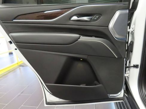 Used 2022 Cadillac Escalade Premium Luxury Platinum AWD/4WD image 10