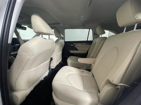 Used 2023 Toyota Highlander Limited AWD/4WD image 11