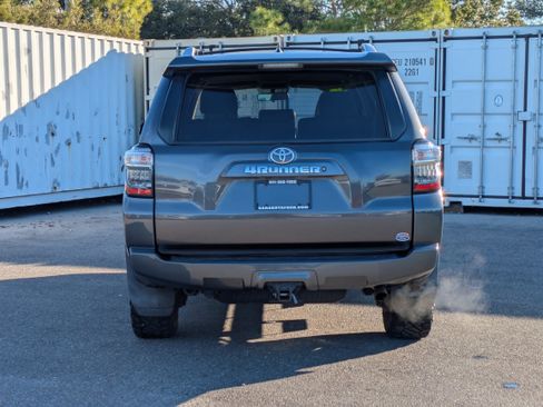 Used 2018 Toyota 4Runner SR5 image 5