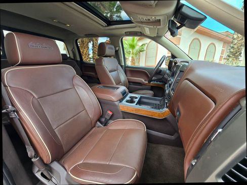 Used 2018 Chevrolet Silverado 1500 High Country RWD image 13