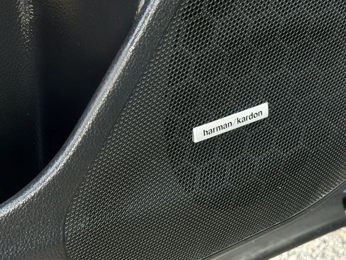 Used 2016 Subaru Forester 2.5i Touring w/ Eyesight & Navigation System image 13