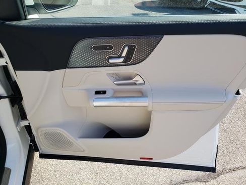 New 2025 Mercedes-Benz GLA 250 4MATIC image 17