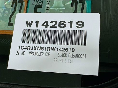 Certified 2024 Jeep Wrangler Unlimited w/ Convenience Group AWD/4WD image 22