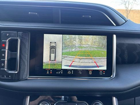 Used 2024 GMC Yukon XL Denali w/ Advanced Technology Package image 32