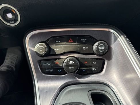 Used 2018 Dodge Challenger SXT RWD image 19