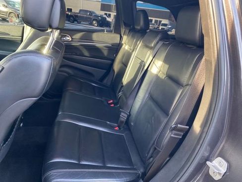 Used 2017 Jeep Grand Cherokee Limited image 19
