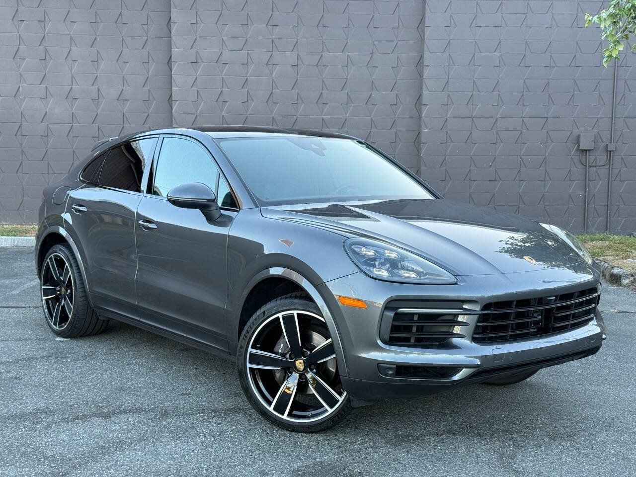 Used 2020 Porsche Cayenne AWD/4WD image 3