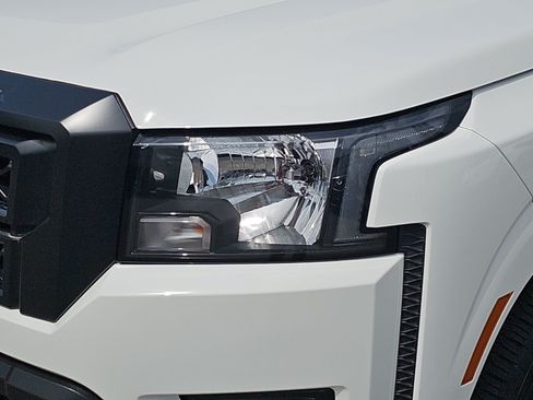 Used 2024 Nissan Frontier S RWD image 27
