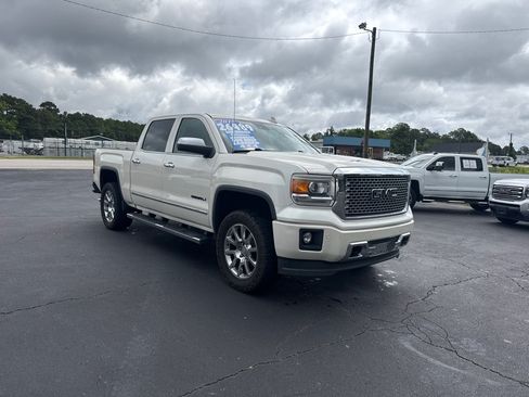 Used 2015 GMC Sierra 1500 Denali w/ Driver Alert Package AWD/4WD image 7