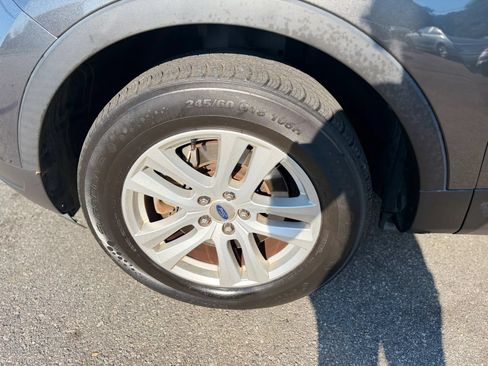 Used 2018 Ford Explorer XLT w/ Equipment Group 202A AWD/4WD image 4