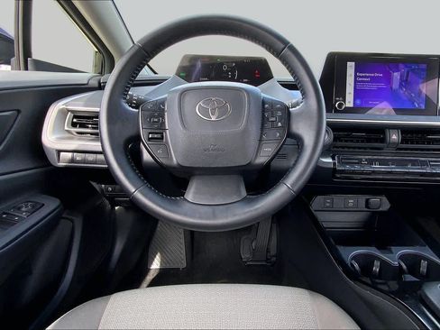 Used 2025 Toyota Prius LE FWD image 6