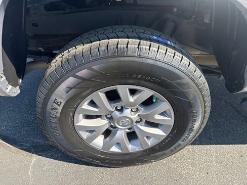 Used 2019 Toyota Tacoma SR5 RWD image 12