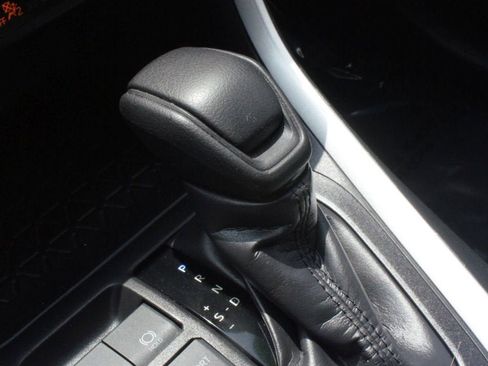 Used 2024 Toyota RAV4 XLE FWD image 11