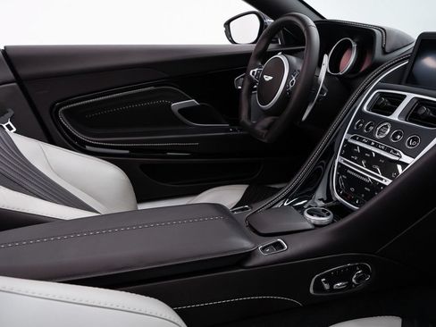 Used 2023 Aston Martin DB11 Volante RWD image 30