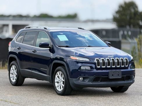 Used 2015 Jeep Cherokee Latitude w/ Cold Weather Group AWD/4WD image 1