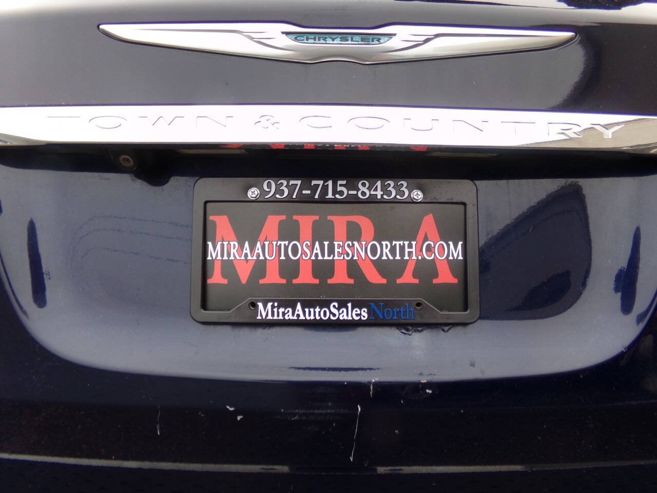 Used 2013 Chrysler Town & Country Touring FWD image 43