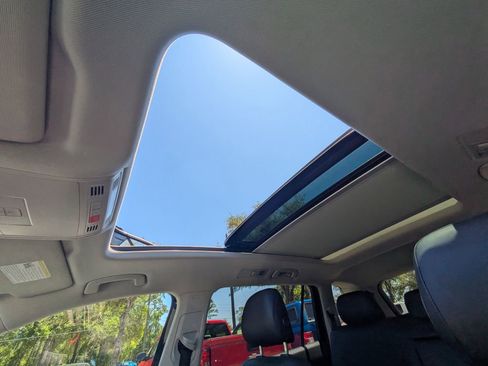 Used 2018 Volkswagen Tiguan SEL Premium FWD image 18
