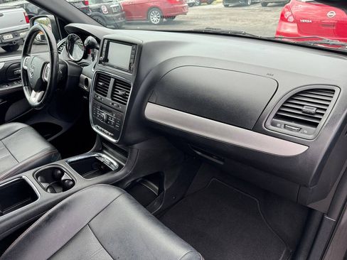 Used 2017 Dodge Grand Caravan GT FWD image 21