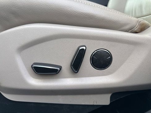 Used 2018 Ford Explorer XLT w/ Equipment Group 202A image 34