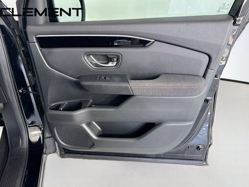 Used 2025 Honda Pilot Sport image 36