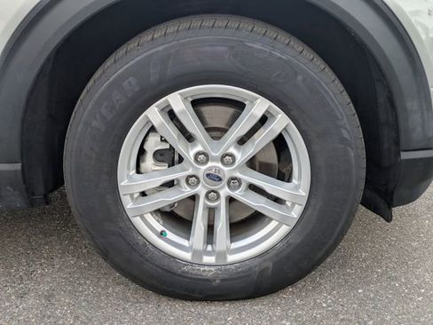 Used 2022 Ford Explorer XLT image 9