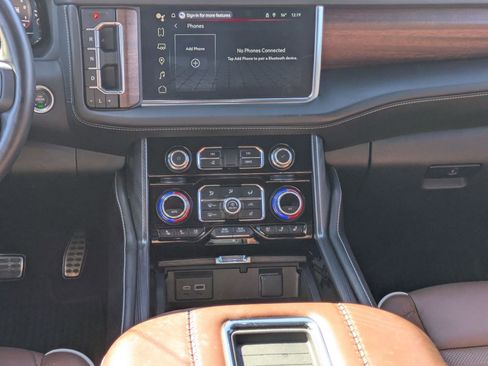 Used 2024 GMC Yukon Denali Ultimate image 20