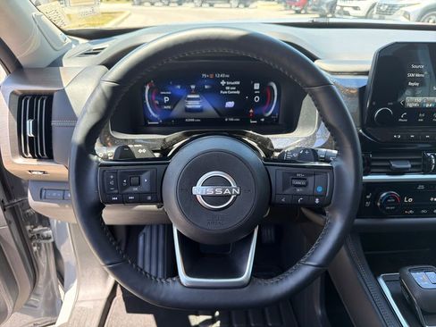 Used 2024 Nissan Pathfinder Platinum AWD/4WD image 29