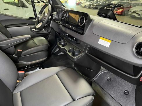 Used 2026 Mercedes-Benz Sprinter 2500 image 12