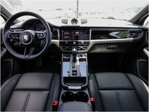 Certified 2025 Porsche Macan AWD/4WD image 24