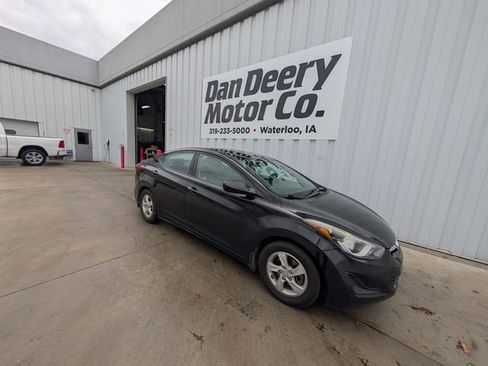 Used 2015 Hyundai Elantra SE image 18