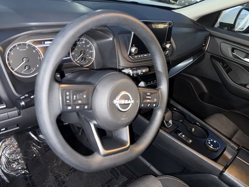 Used 2024 Nissan Rogue SV image 10