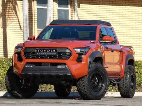 Used 2025 Toyota Tacoma TRD Off-Road image 4